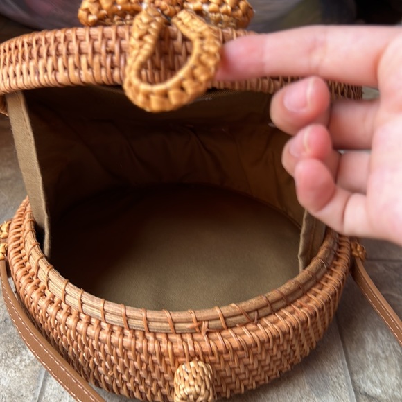 Circle bag with long strap - Picture 2 of 2